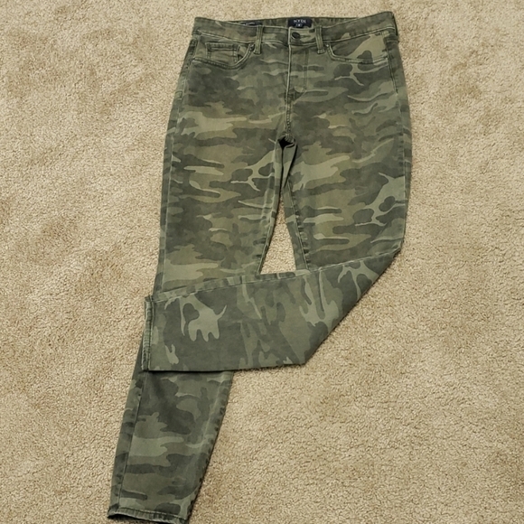 NYDJ Ami Skinny Jeans Camo, Size 8 - Picture 2 of 6